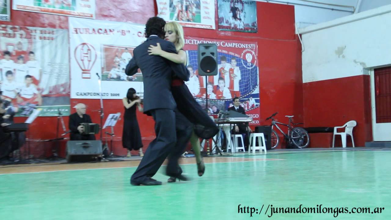 FEDERICO NAVEIRA Y SABRINA MASSO junto a LOS HEREDEROS DEL COMPÁS