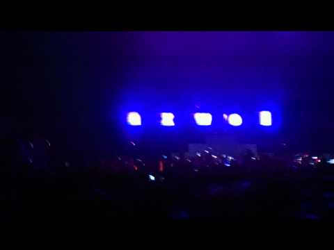Axwell Intro - "Are you ready Montreal?"-  Resolution 2012 Montreal Bell Centre