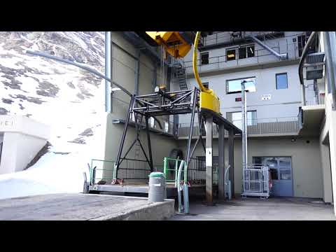 Robiei Luftseilbahn Technik - Antrieb und Materialplattform der 20 Tonnen Luftseilbahn