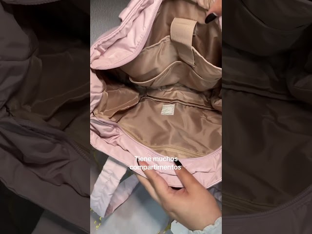 Vídeo relacionado con LYEAA Bolsa de mano acolchada para mujer con correa ajustable, bolsa cruzada grande de nailon, bolso hinchado para compras y viajes, azul marino, 14.17x13.39x0.79inch