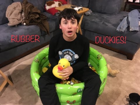 FILLING MY INFLATABLE POOL WITH RUBBER DUCKS