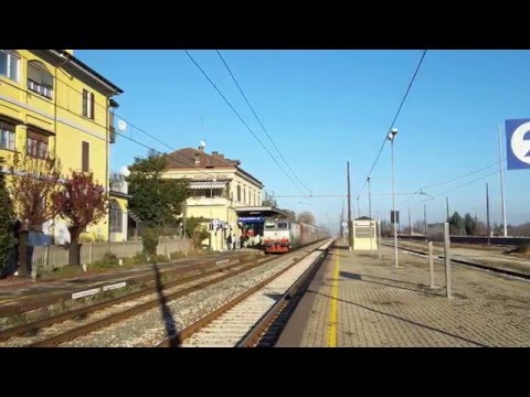 MERCI IN TRANSITO IN STAZIONE A BORGO S. DALMAZZO. (CN) 8 - 12 - 2015.