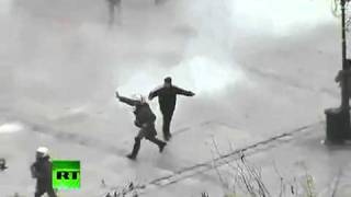 Amazing Footage of Greece riots as fire bombs, stones fly in Athens - YouTube.flv