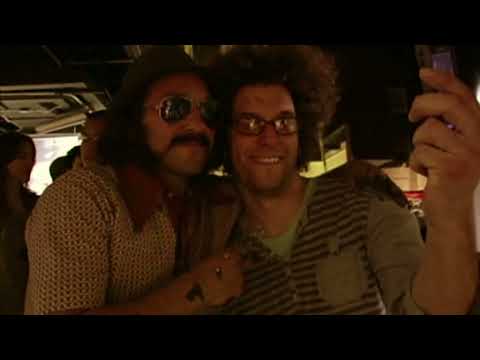 Mr. Brainwash Makes His Debut | Exit Through The Gift Shop