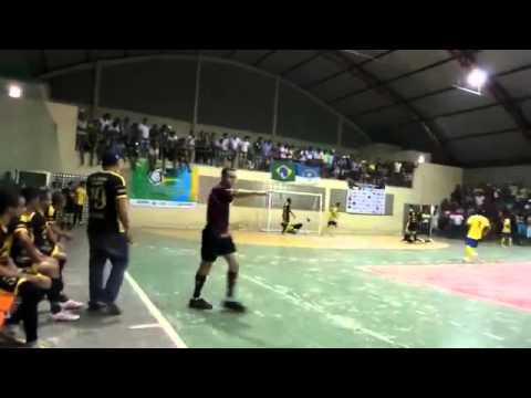 Jogada de Michel, e gol de Vassoura