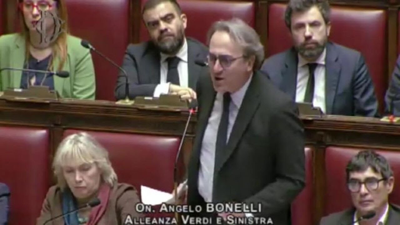 Bonelli (Avs): Governo sta portando l'Italia in guerra. Siete i patrioti di Trump