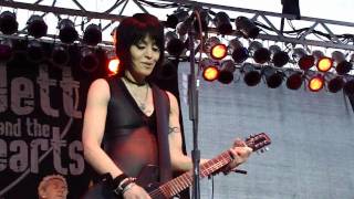 JOAN JETT AND THE BLACKHEARTS - &quot;You Drive Me Wild&quot; / &quot;The French Song&quot; @ Sonoma-Marin Fair, 6/25/10
