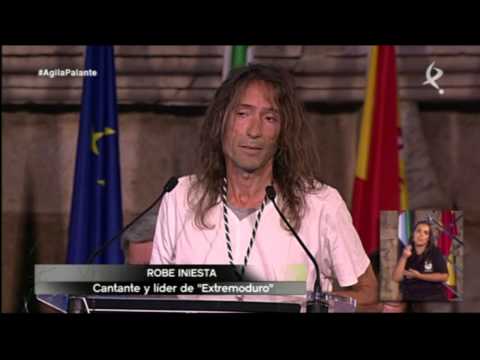 Roberto Iniesta recibe la Medalla de Extremadura