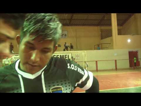 Goleiro Mandala do Sport União trava durante entrevista.