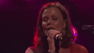 Belinda Carlisle -  Ne Me Quitte Pas (Live from Metropolis Studios)