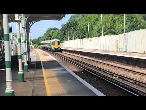 Vandalised 377159 arrives into Emsworth