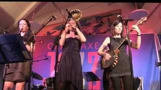 Bogalousa Strut / Cynthia Sayer's Women Of The World Jazz Band