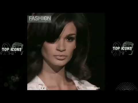 Isabeli Fontana e Caroline Ribeiro para Valentino 2002 em Paris