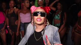 Kadr z teledysku Red Ruby Da Sleeze tekst piosenki Nicki Minaj