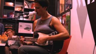 Laetitia Sadier - The Milk of Human Tenderness Live au Walrus (Froggy's Live)