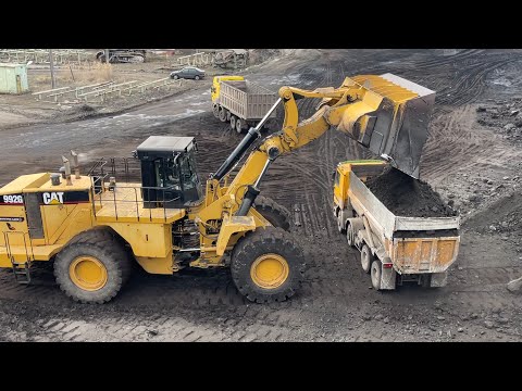 Caterpillar 992G Wheel Loader Loading Coal On Trucks With One Pass