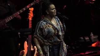 Jill Scott performs Can&#39;t Wait Live
