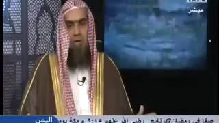 صورة كانوا ذاهبين للعمرة وواحد منهم أهدى لهم إزار ورداء فما الحكم ؟ | الشيخ خالد الفليج