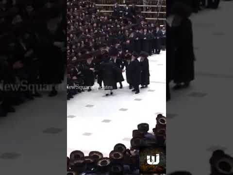 Skverer Rebbe Dancing Mitzvah Tantz