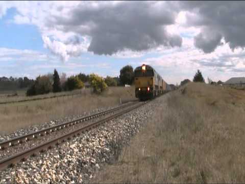 Pacific National 8154 works 8138N with 8127 coming into orange from manildra