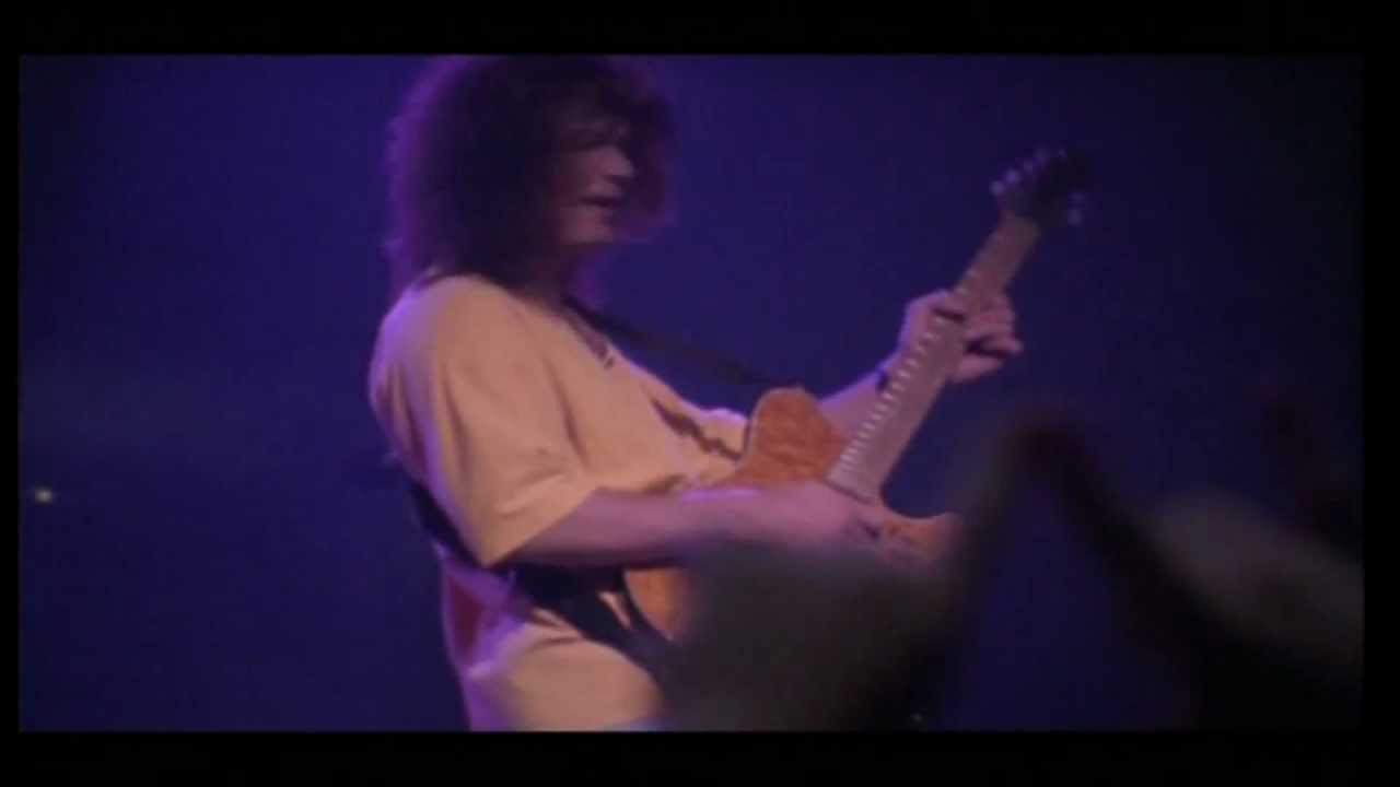 Van Halen - Runaround (Live) - YouTube