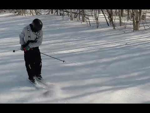 How to do sliding 360's down the hill on skis