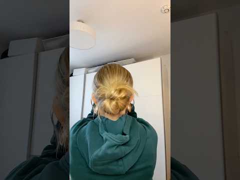 Messy Bun Tutorial✨ #hairstyle #frisuren #hairtutorial #messybun #lowbun #bun