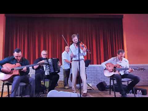 Szakál Tamás x Canarro /// Falevél, falevél neked elmondom én