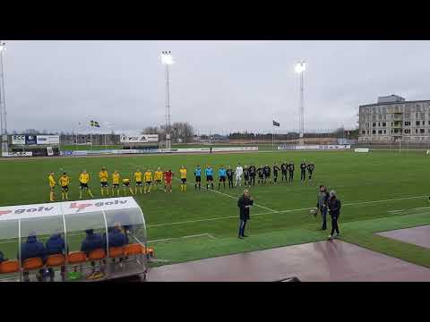 Ängelholms FF - Dalstorps IF 6-0 spelarna kliver ut på planen och keeper Robin Streifert hyllas
