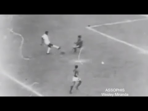 Santos 6x1 Portuguesa D - 17/09/1961 - O REI Pelé 👑 fecha a goleada com gol humilhante em Félix