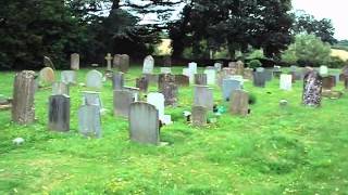 preview picture of video 'Wiggington Churchyard Oxfordshire.'