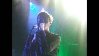 Kids In Glass Houses - Giving Up