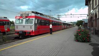 preview picture of video 'Train to Oslo leaves Gjøvik station, Norway'