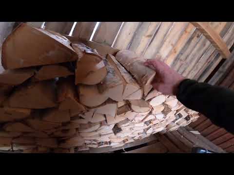 Staplar upp björkveden ! Nu får ni lära er trix & knep !