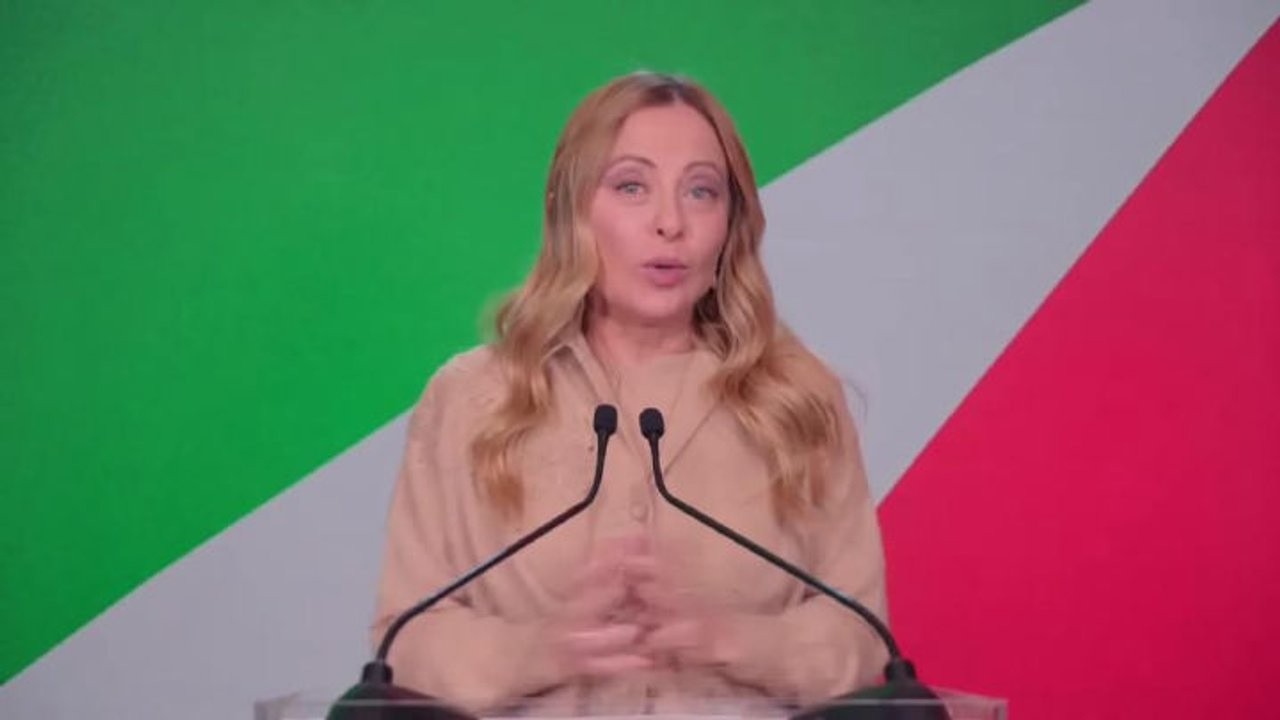 Meloni cita Don Camillo e Peppone: Sindaci eroi della politica