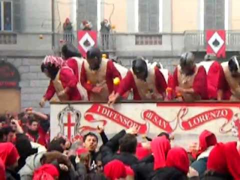 CARNEVALE DI IVREA 2012 - BATTAGLIA DELLE ARANCE - Piazza di Città