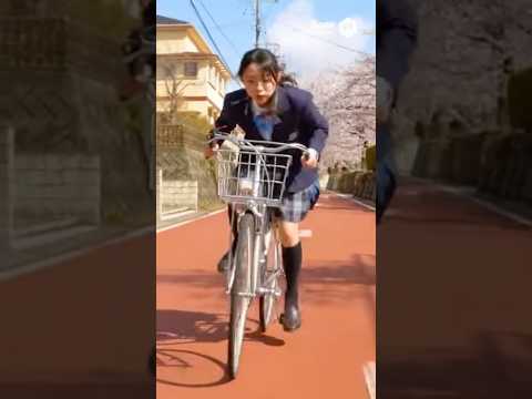 女子高生が自転車で転倒