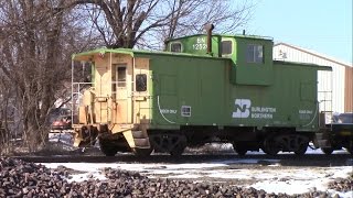 preview picture of video 'Burlington Northern caboose in Osceola, Iowa!'