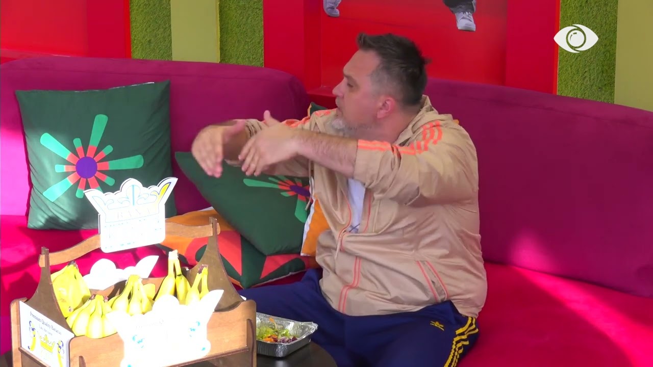 “Dhemb për dhemb”/ Juli debat me Jetmirin pasi i bërtiti në vesh