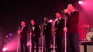 The Overtones Driving Home for Christmas Glow Sticks 20.12.15