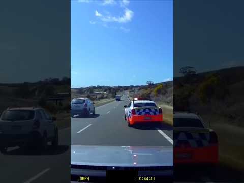 Police 🚓 Hemi chases down a Commdore #baddrivingaustralia