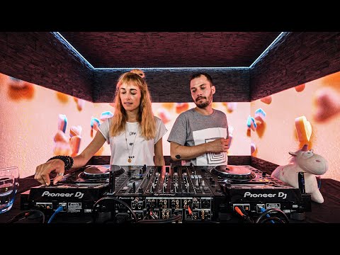VSNZ BOX :: Juli Lee b2b Nici Faerber