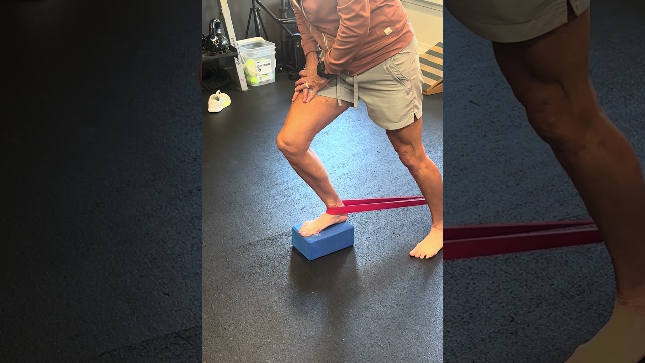 Mulligan Self-Mobilization Ankle Dorsiflexion - YouTube