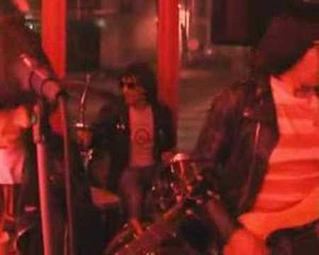 Ramines-Tribute Ramones Clip 1