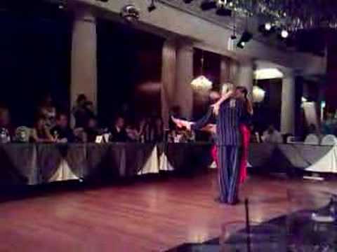  Andrea Misse  and  Javier Rodriguez  are  dancing  to  the  tango  "  A Evaristo Carriego  "