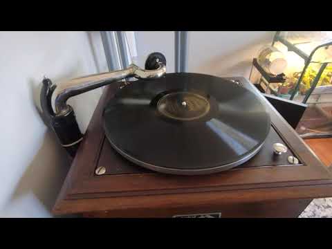 Victor VV-VI tabletop gramophone demonstration (song: Havanola– Joseph C. Smith and his Orchestra)