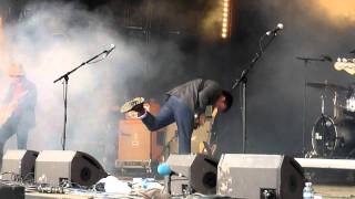 Graham Coxon performing &quot;Freaking Out&quot; @ Glastonbury 2011 on Park Stage