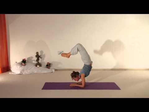 Von der Kindsstellung in Kopfstand und Skorpion