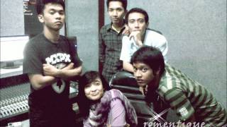 Download lagu cintaku tertinggal dimalaysia.wmv mp3