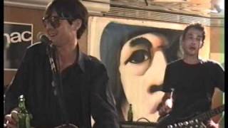 DOGS She's a wind up + interview (acoustic Grenoble 1999)